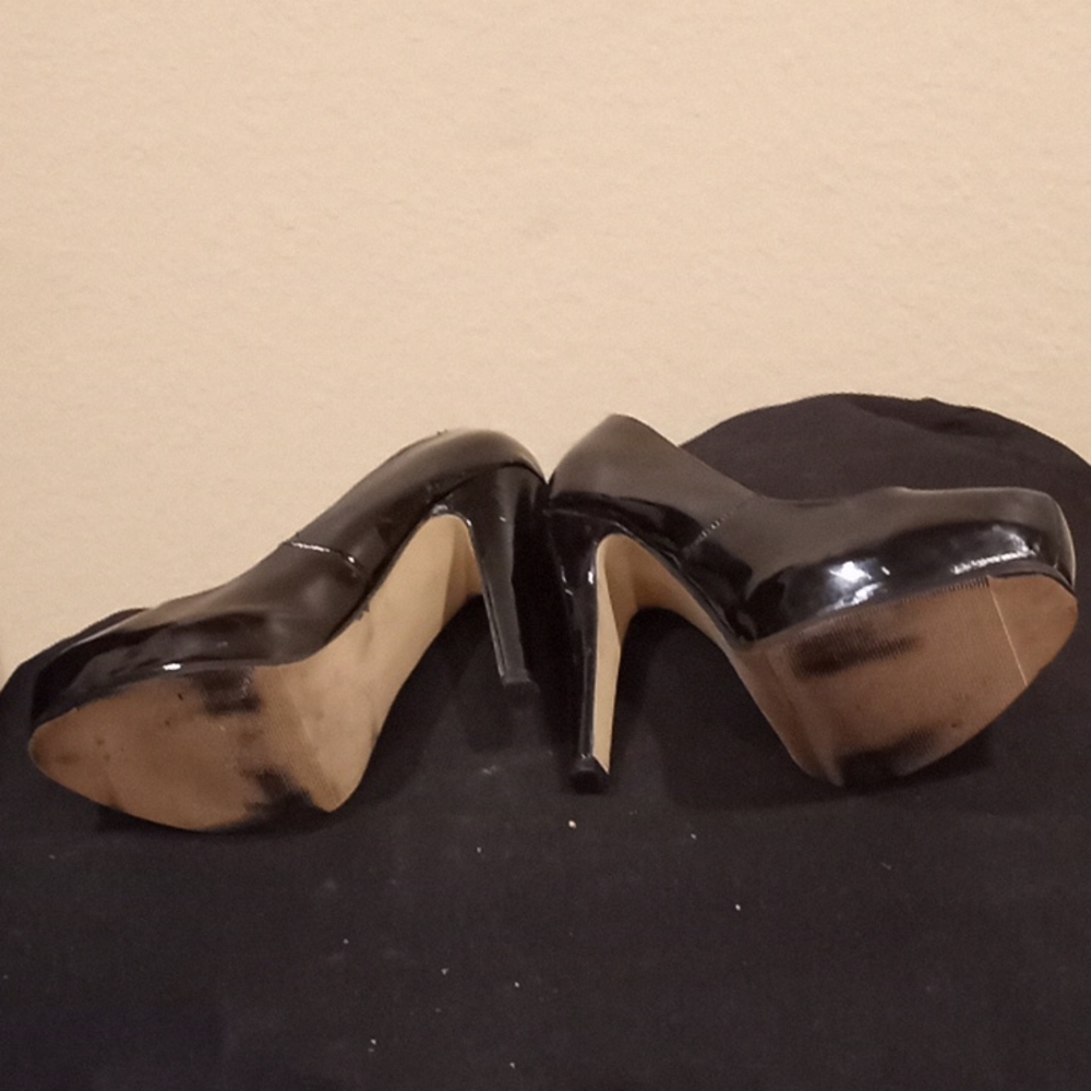 Shoes - Picture 4 of 5
